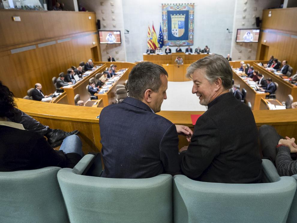 Rivarés y Santisteve, en la sesión de las Cortes de Aragón en la que ha sido aprobada la ley de Capitalidad que permitirá transferir 21,5 millones a Zaragoza
