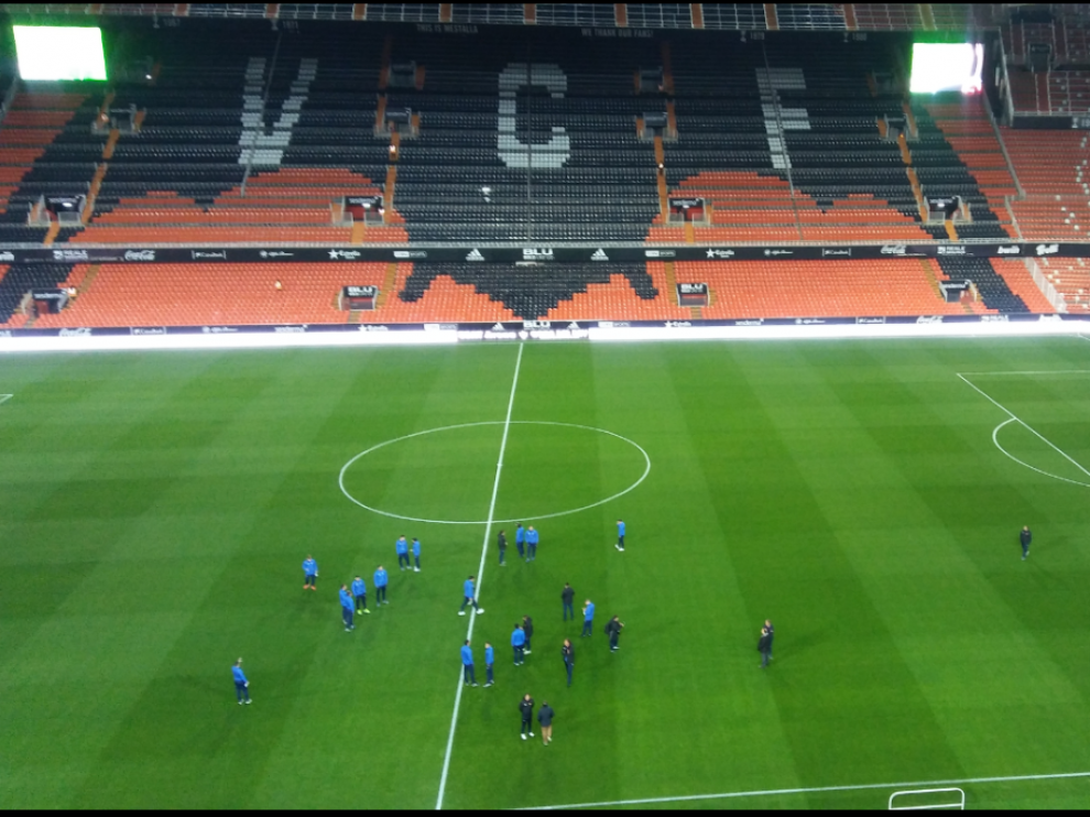 Imagen de Mestalla con el Real Zaragoza en el terreno de juego