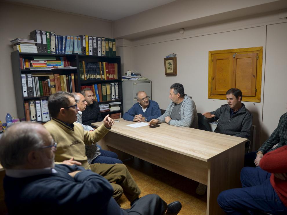 Reunión de alcaldes de municipios recorridos por la N-330 en el Ayuntamiento de Libros.