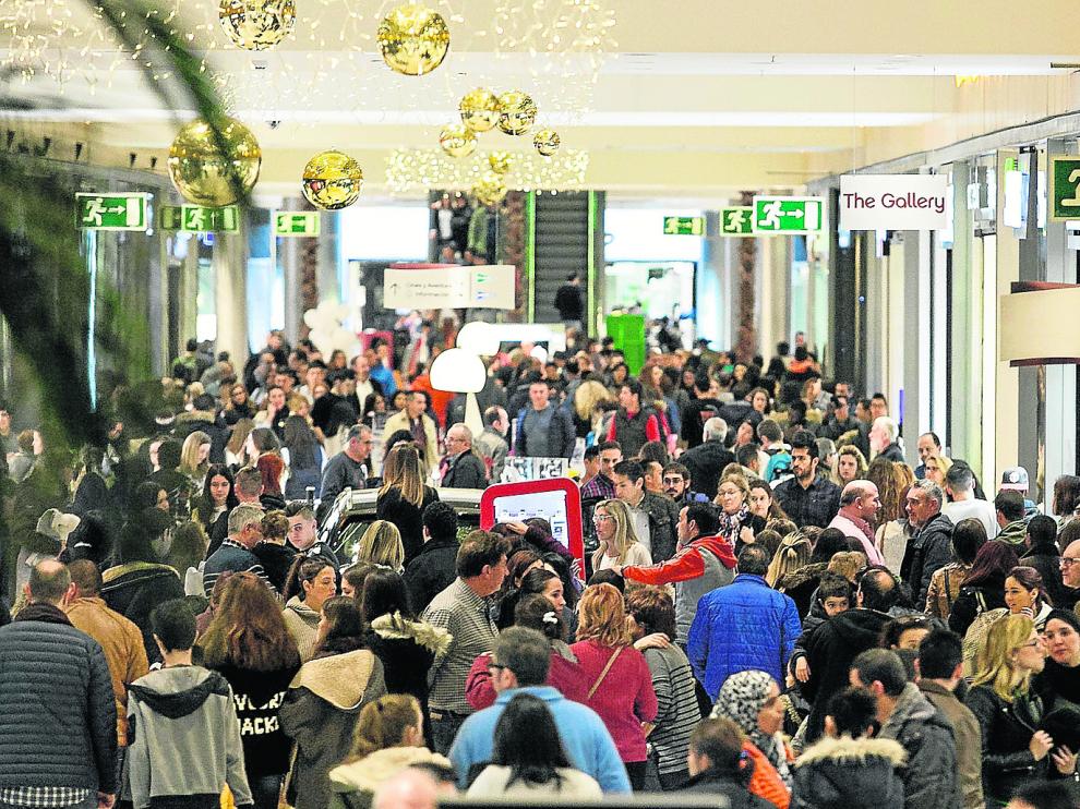 El centro comercial Puerto Venecia de Zaragoza, durante la campaña de Navidad del año pasado.