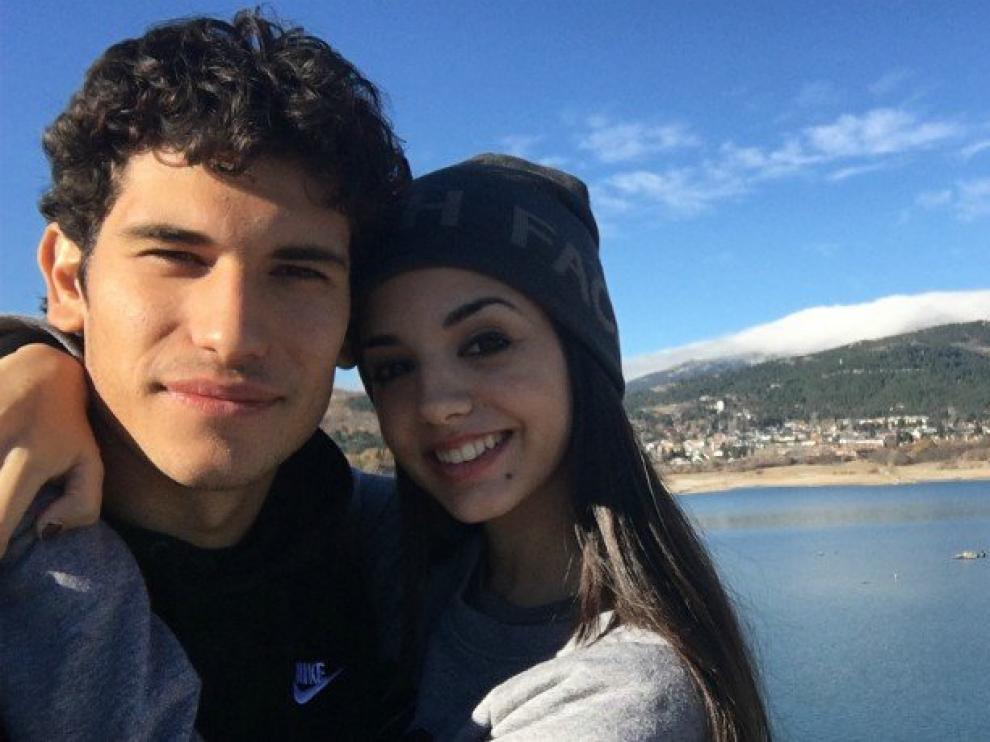 Vallejo junto a su novia, María Delgado.