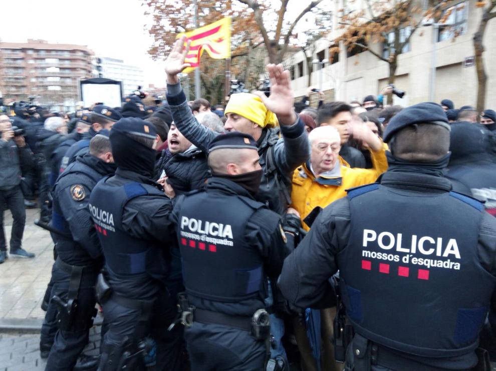 La DGA y la Guardia Civil entran en el Museo de Lérida para recuperar las 44 obras de Sijena