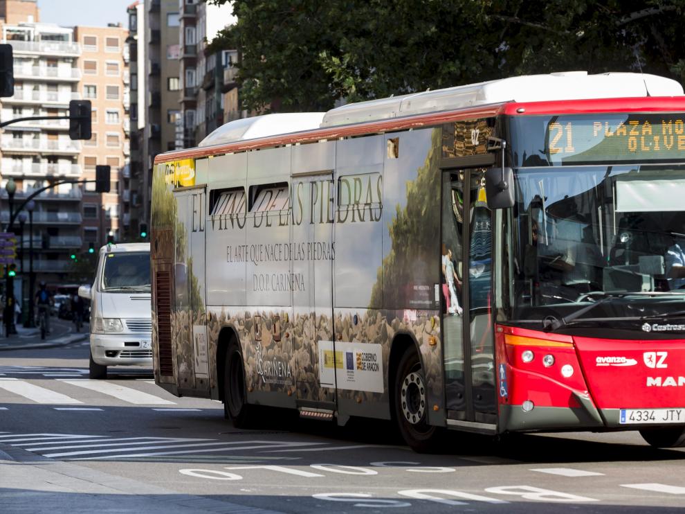 Un autobús urbano de Zaragoza, en una imagen de archivo