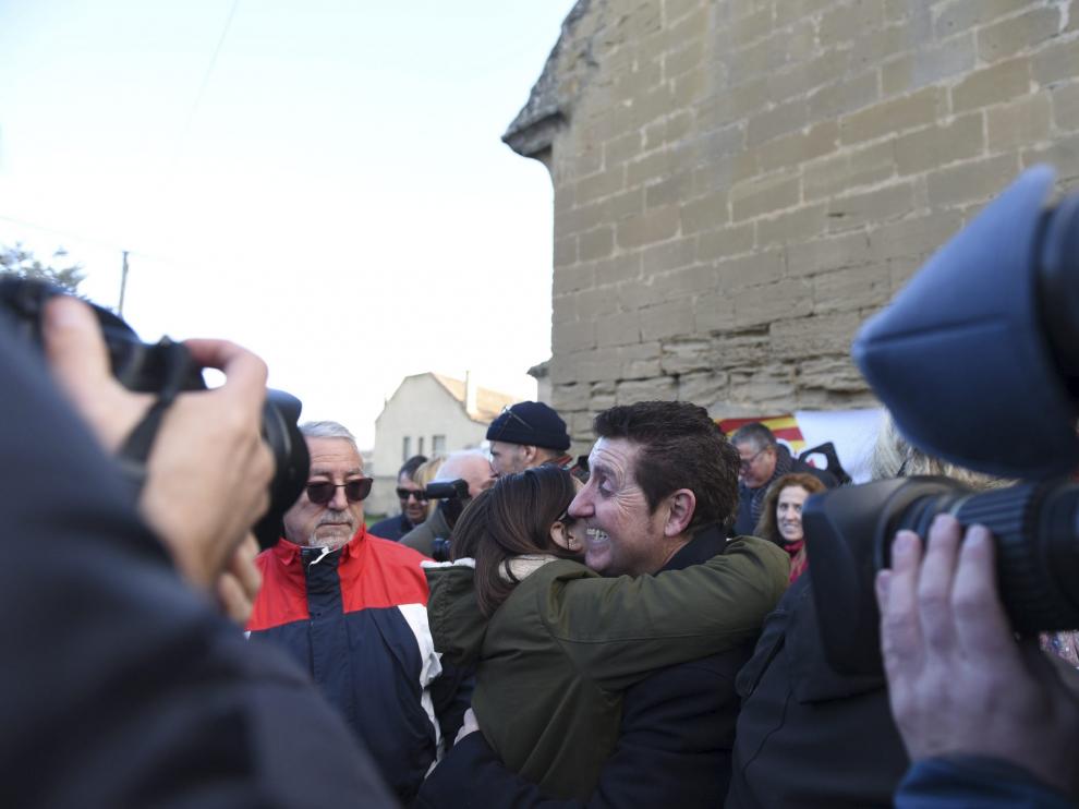 El alcalde, Alfonso Salillas, recibió ayer numerosos abrazos de felicitación en el monasterio.