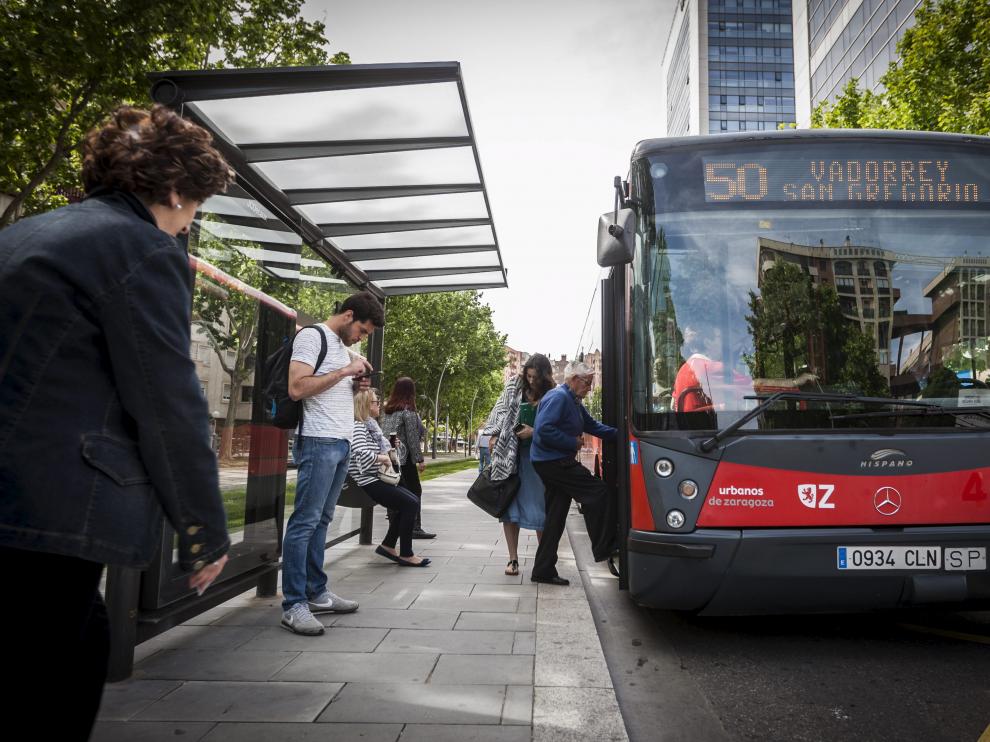 Imagen de archivo de un autobús urbano de Zaragoza.