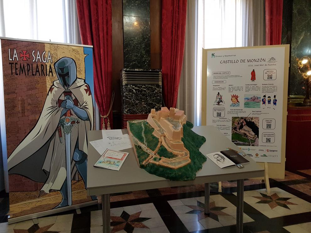 Los estudiantes muestran en Capitanía las maquetas realizadas en el proyecto Drones y mazmorras