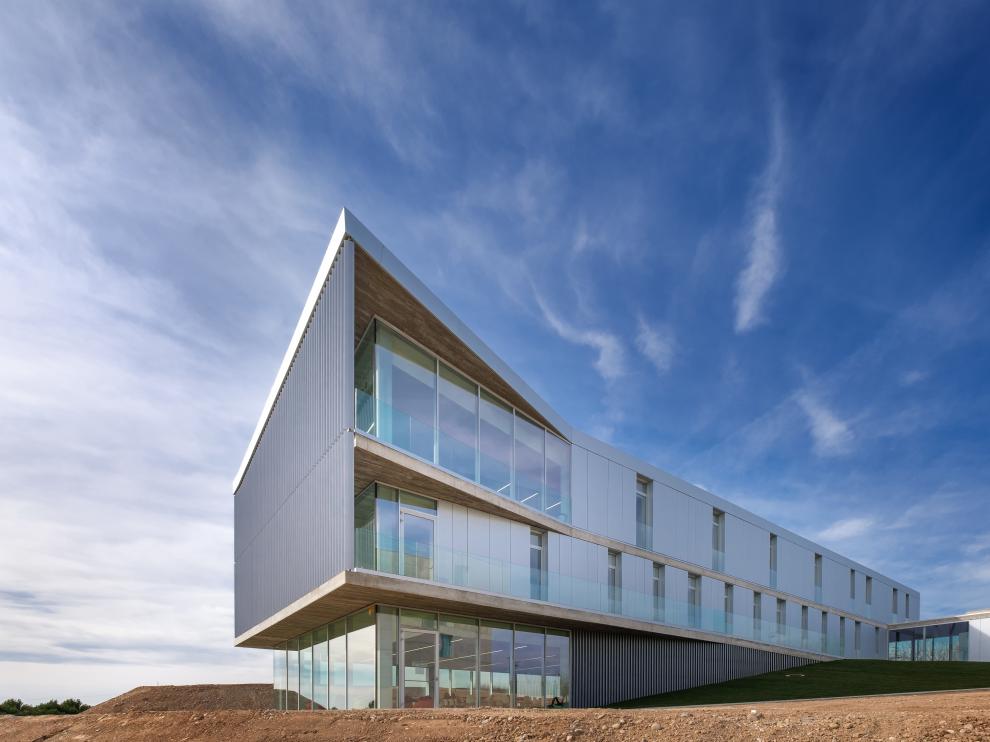 El exterior del edificio galardonado, en el campus de la Universidad San Jorge.