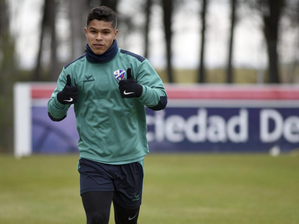Cucho Hernández gesticula ante la cámara durante la sesión de entrenamiento de este miércoles.