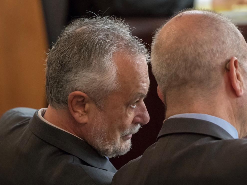 Manuel Chaves y José Antonio Griñán durante el juicio