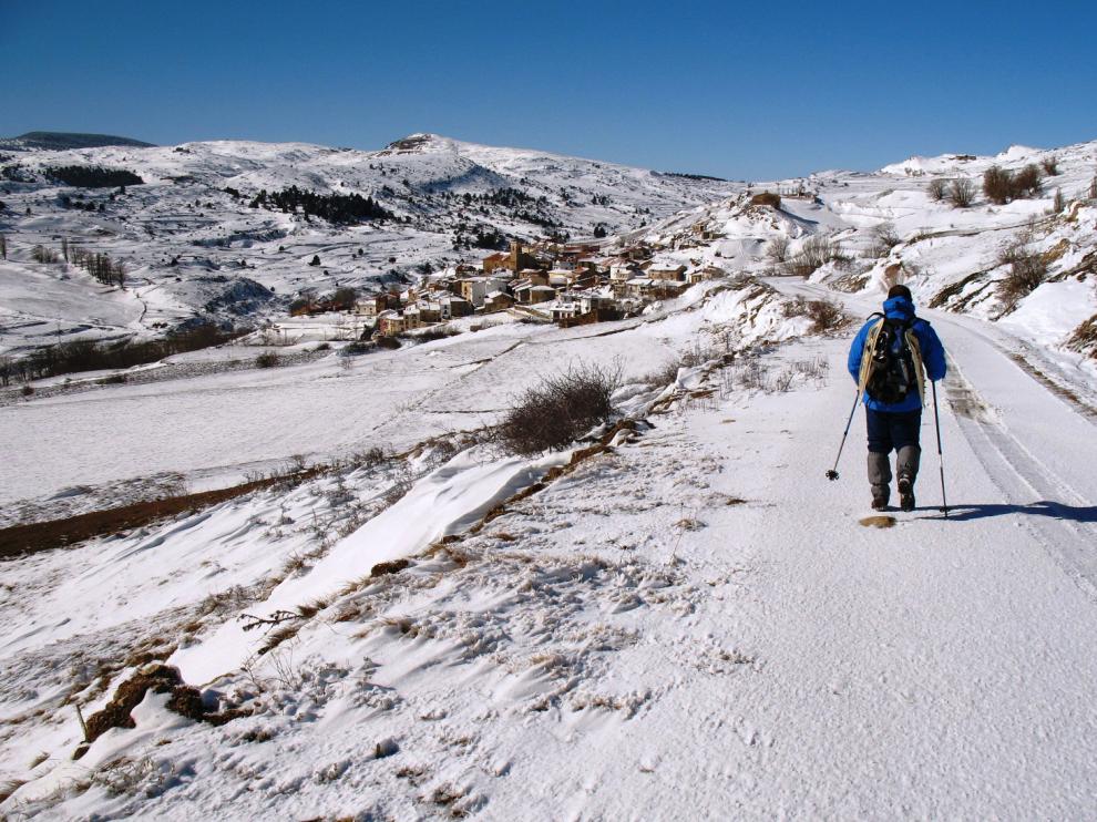 Aspecto de Valdelinares nevado durante el invierno.