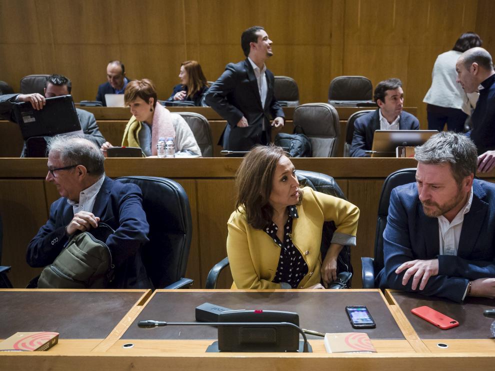 "El ministro es cómplice del expolio de Cataluña". Unas horas antes de que Méndez de Vigo sostuviera que no consintió el recurso, la consejera de Cultura, Mayte Pérez, trasladó la "indignación" y "cabreo" de Aragón.