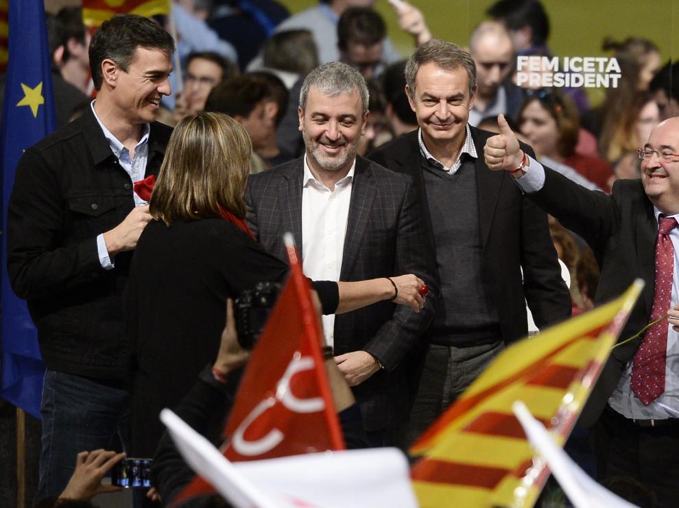 Sánchez, Zapatero e Iceta, en el mitin del PSC.