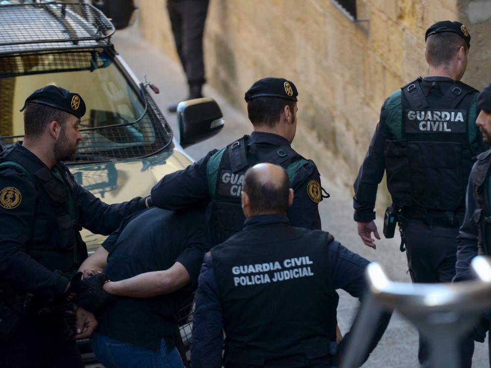 El delincuente llegó sobre las 9.45 a los juzgados de Alcañiz fuertemente escoltado por la Guardia Civil.