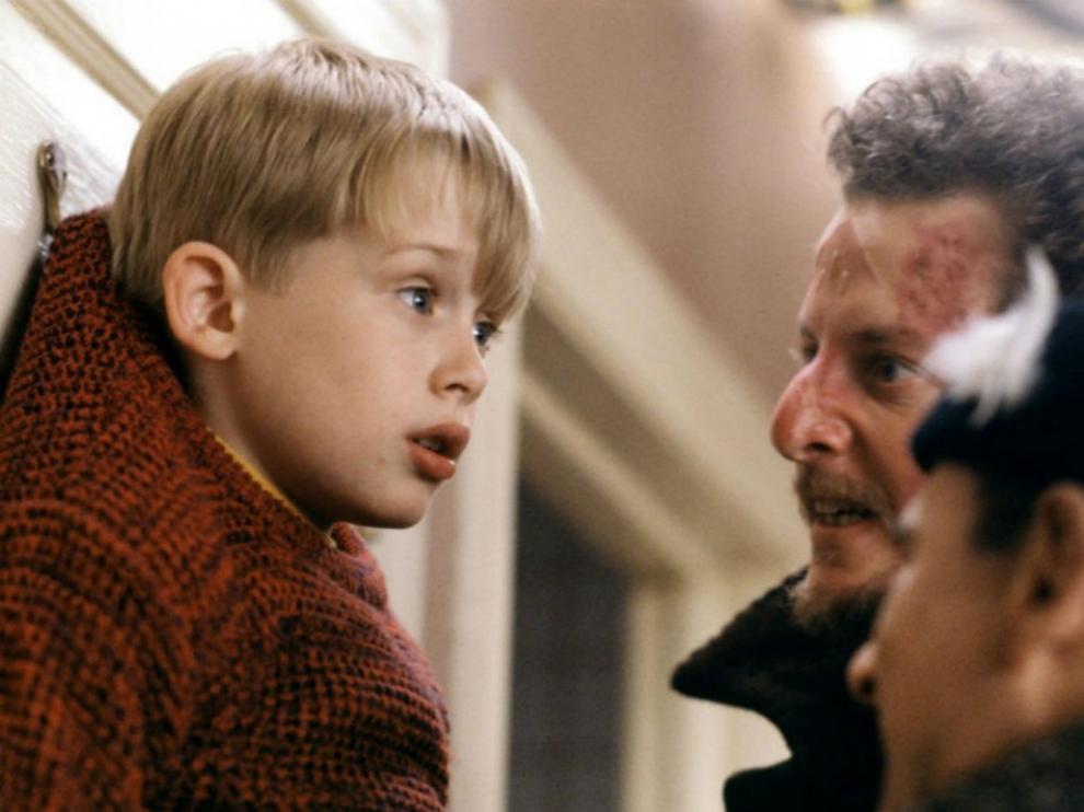 No hay Navidades en que no la pongan en la televisión. Y es que Kevin (Macaulay Culkin) siempre vuelve a casa por Navidad. Todo un clásico que tuvo segunda parte en 1992.