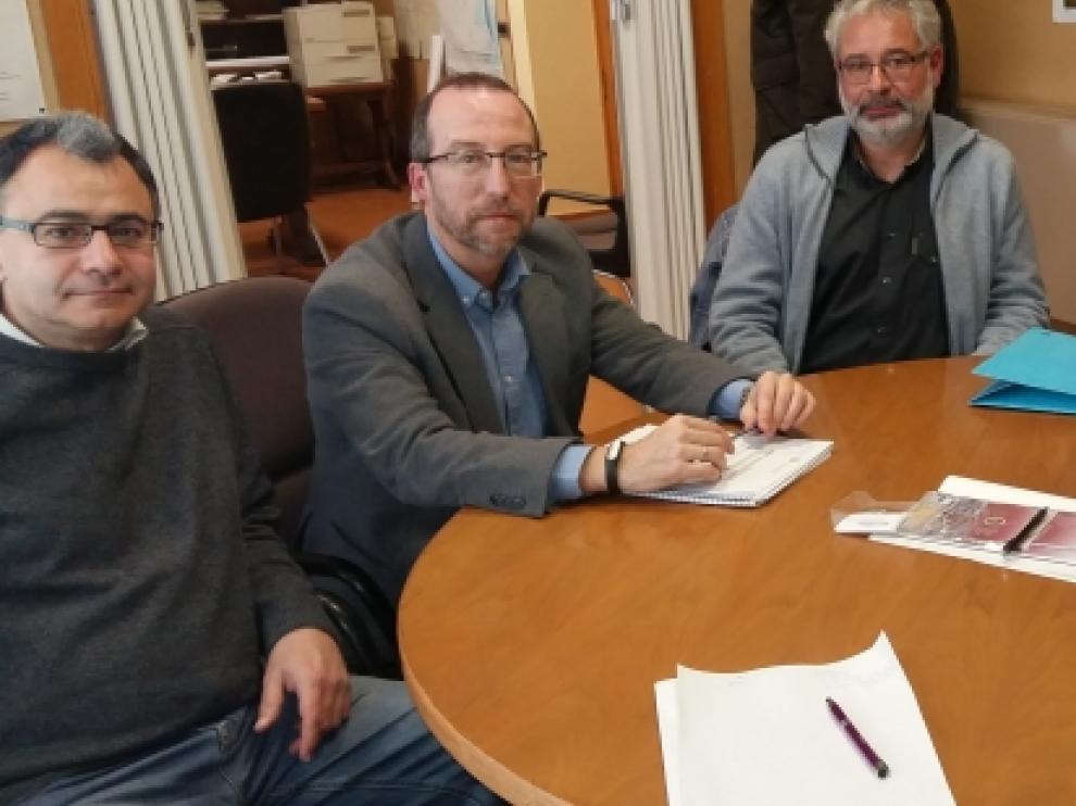 José Gascón, segundo por la izquierda, en la reunión con la Asociación Guarguera Viva