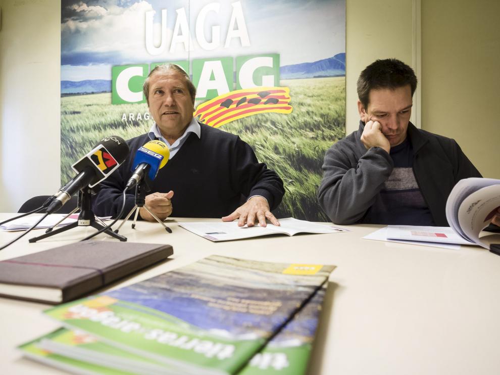 El secretario general de UAGA, José Manuel Penella, y el responsable del sector de fruta, Francisco Ponce en la presentación del balance agrario