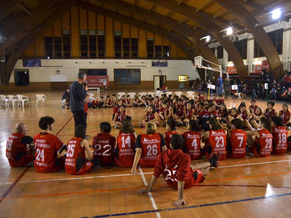 Imagen general de la presentación del Basket Alta Ribagorza en Castejón de Sos.