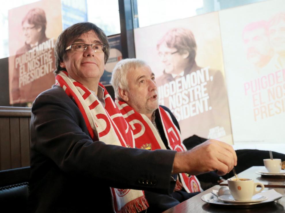 Imagen reciente de Puigdemont viendo un partido de fútbol en Bruselas.