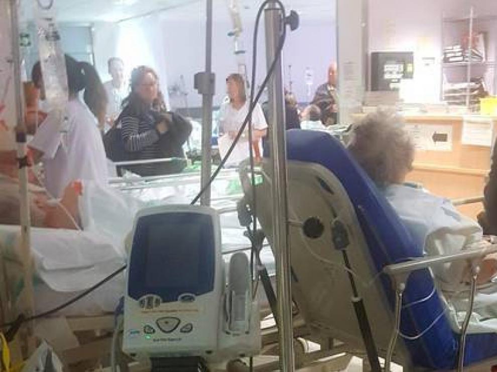 Así estaban algunos pacientes en el servicio de Urgencias del Royo Villanova este martes por la mañana