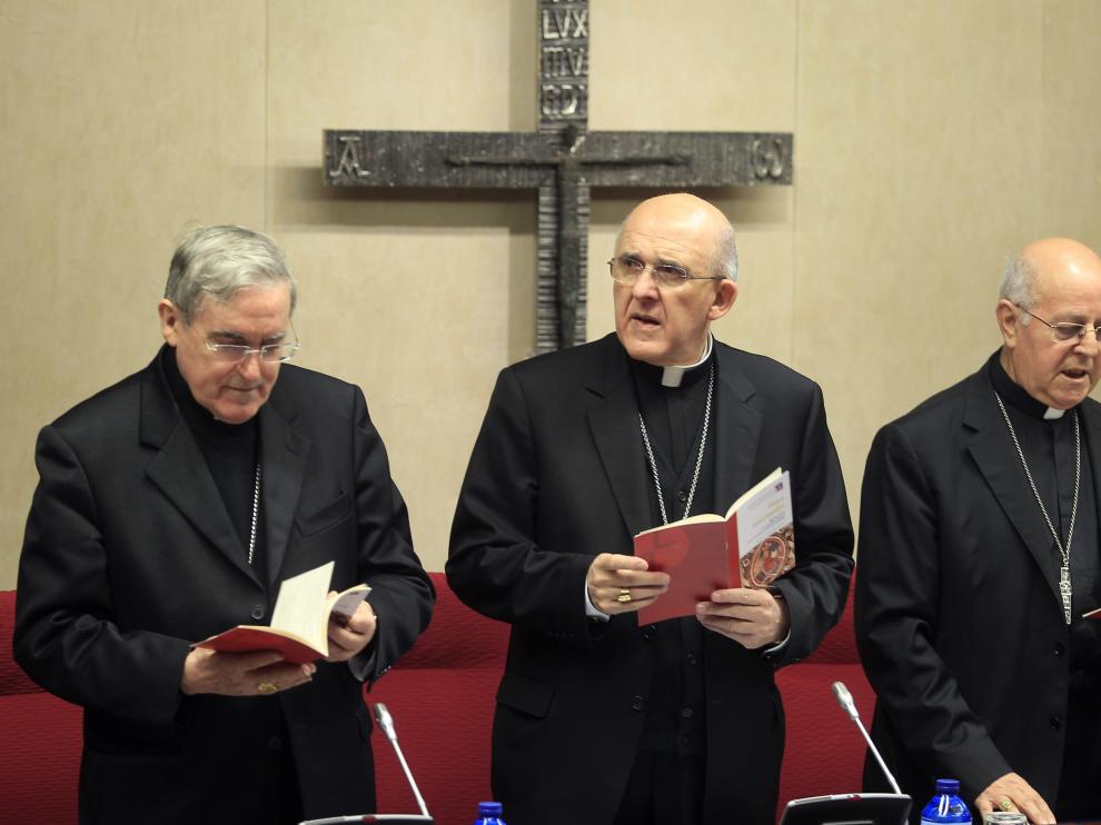 En el centro, el cardenal arzobispo de Madrid, Carlos Osoro.