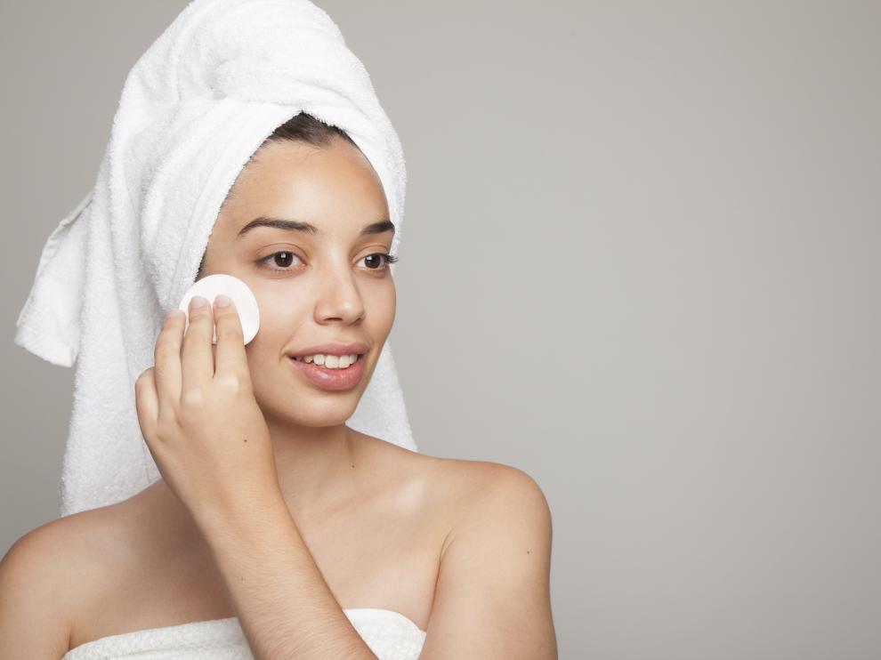 La mayoría de los españoles usa cosméticos y sigue rutinas de belleza para sentirse mejor consigo mismo.