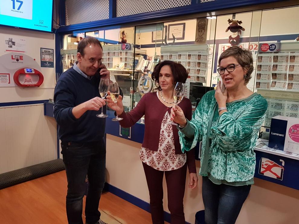 Celebración del pellizco del Gordo que ha tocado en Jaca