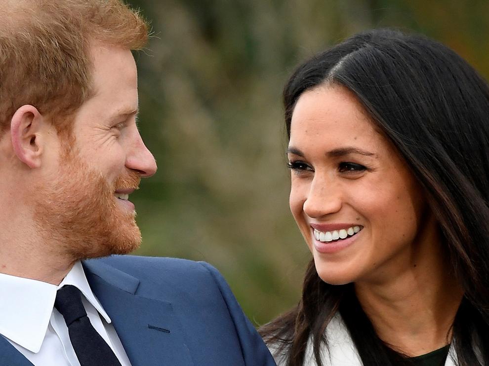 Meghan Markle con su prometido, el príncipe Enrique, el día del anuncio oficial de su compromiso.