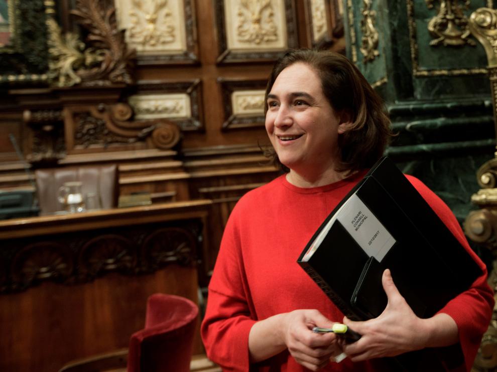 La alcaldesa Ada Colau, durante un pleno del Ayuntamiento barcelonés.