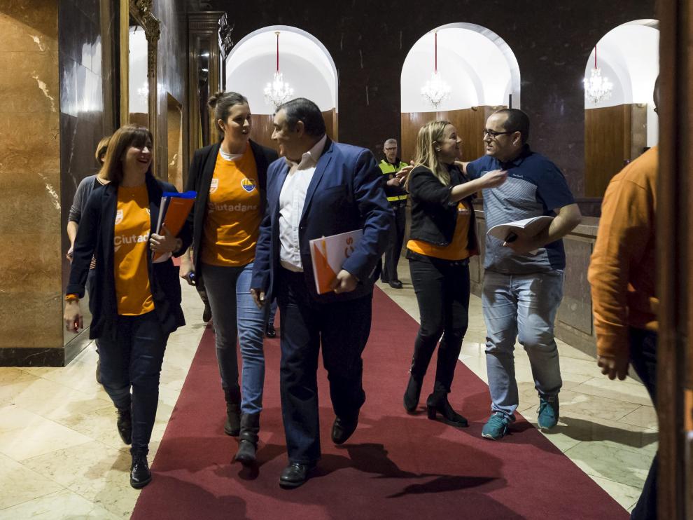 Los cuatro ediles de Ciudadanos, este viernes, junto al concejal Alberto Cubero.