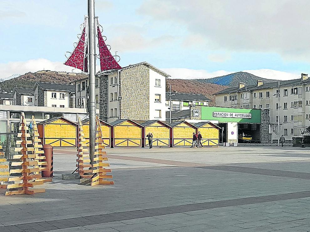 Los vecinos de Jaca proponen espacios de sombra y otras mejoras en la plaza Biscós