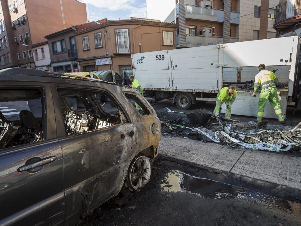 En este incendio de contenedores provocado el pasado 22 de noviembre ardieron cuatro coches y las llamas dañaron dos fachadas.