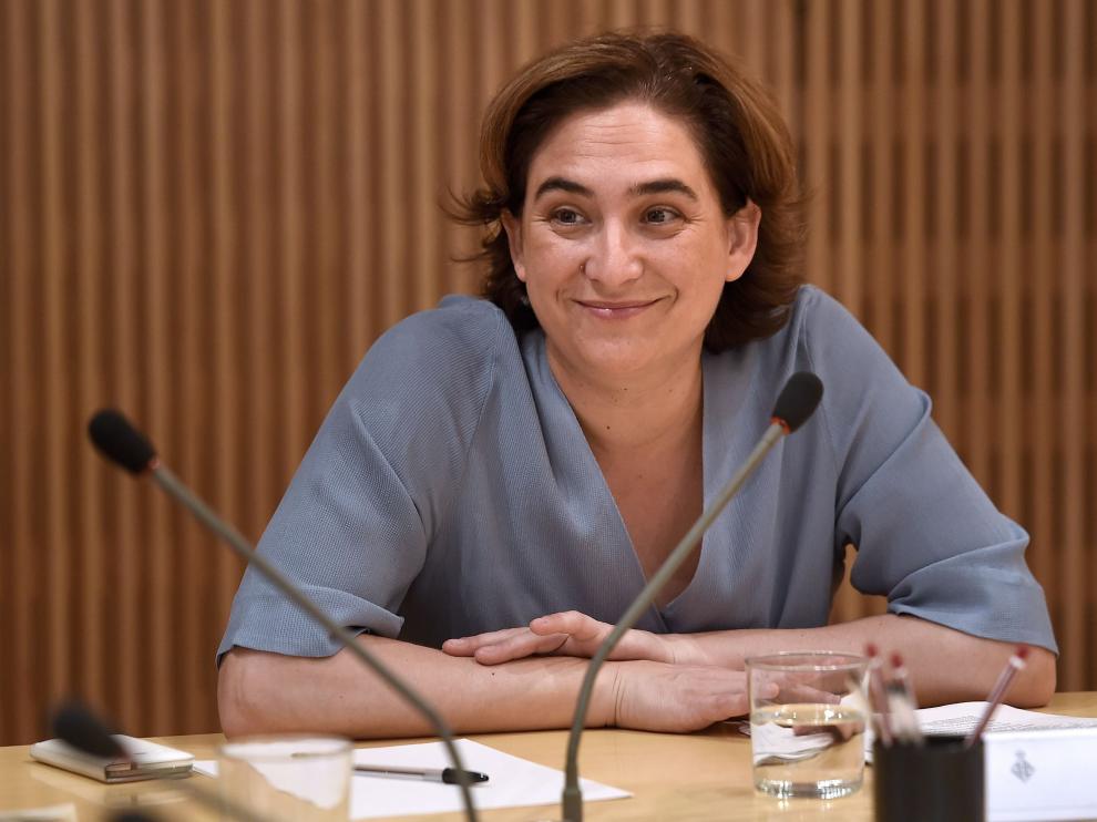 ADA COLAU. Un paso al frente. Catalunya en Comú ha constituido uno de los grandes fracasos del 21-D, y aunque la alcaldesa de Barcelona tratara de esquivar los efectos del mal resultado al ocultarse tras la candidatura de Xavier Domènech, lo cierto es que su imagen ha resultado dañada. Oda definitivamente un paso al frente en 2018 o quizás se quede sin oportunidades.