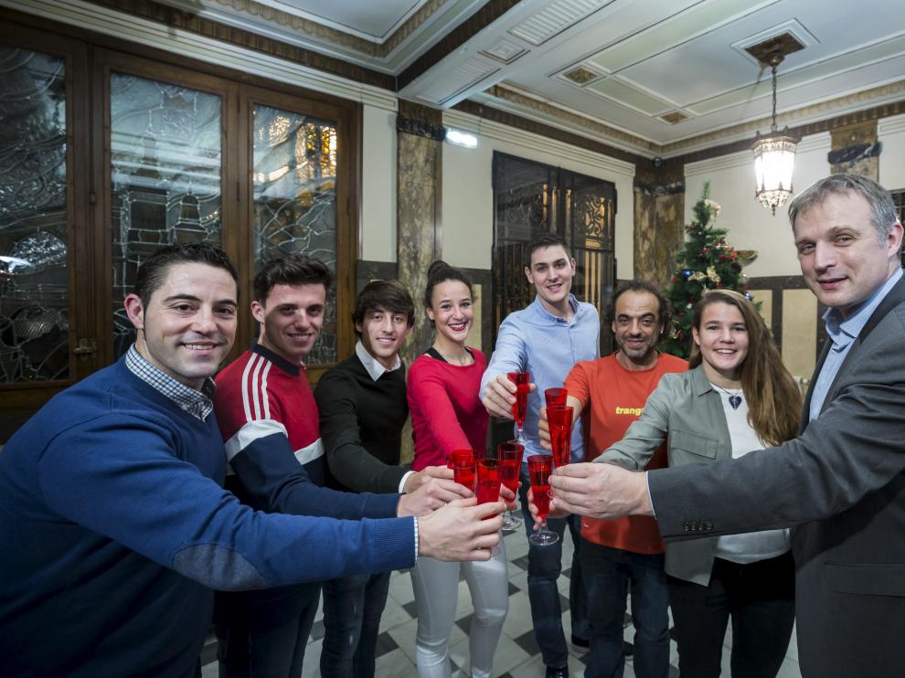 El pasado viernes hablaron en HERALDO de los próximos retos del nuevo año el entrenador del Mann Filter femenino Víctor Lapeña; el fondista del Adidas Carlos Mayo; el canterano del Real Zaragoza Julián Delmás; la campeona del mundo de remo Esther Briz; el portero del Ríos Renovables Zaragoza de fútbol sala Iván Bernad; el himalayista Carlos Pauner; la jugadora del Zaragoza Club de Fútbol Femenino Nora Sánchez; y el gerente del Tecnyconta Basket Zaragoza Pedja Savovic.