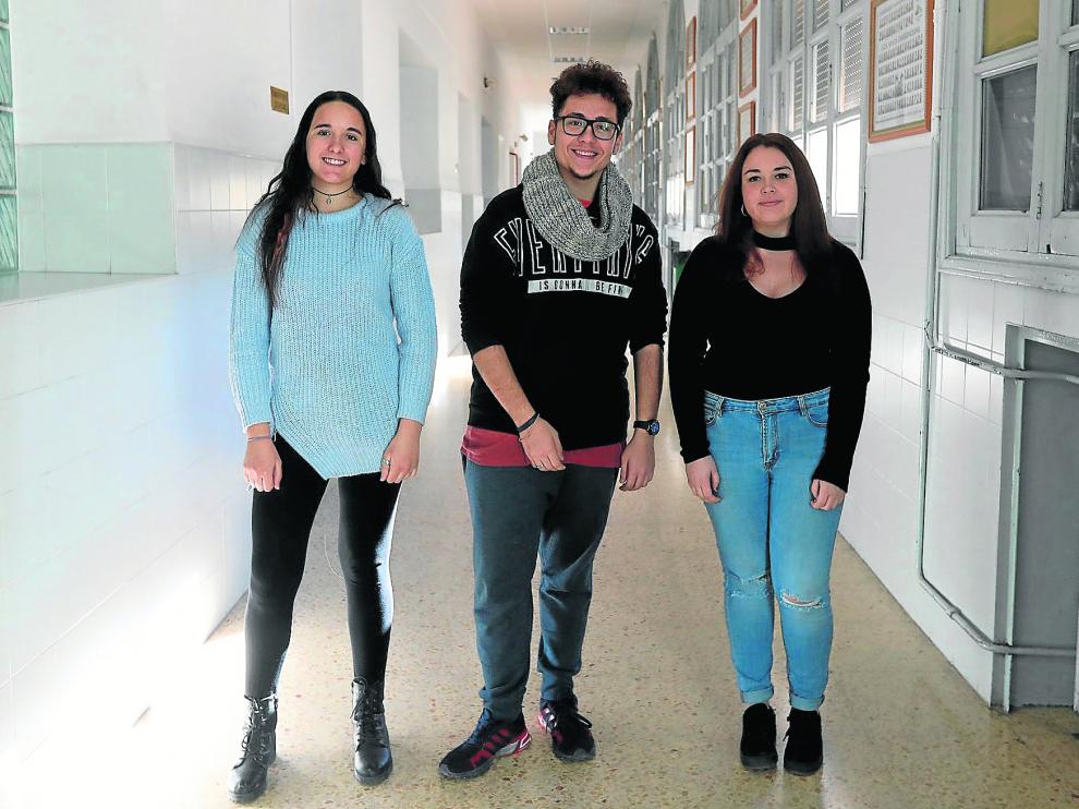 Andrea Insa, Joaquim Dos Anjos y Alba Molada, del IES_Santa Emerenciana, en Teruel.