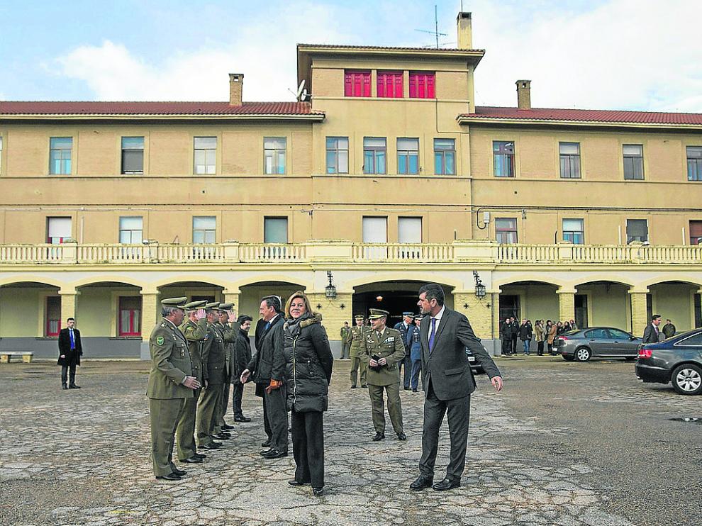 La ministra de Defensa, María Dolores de Cospedal, en su visita al cuartel el 15 de diciembre.