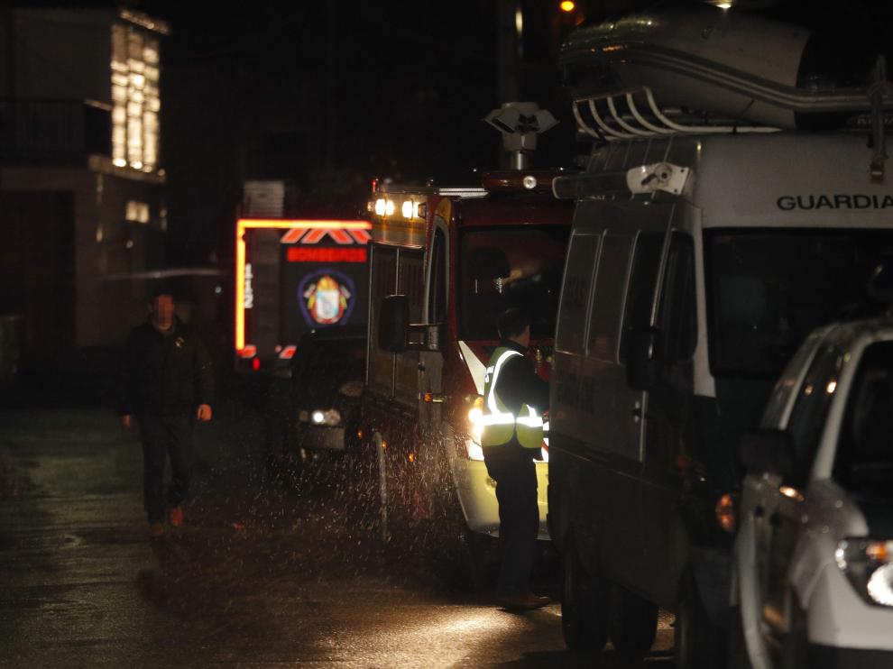 Vehículos de la Guardia Civil y ambulancias en la nave donde se ha localizado el cadáver de Diana Quer