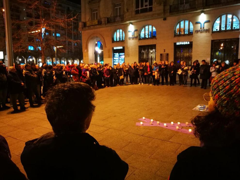 Imagen de archivo de una concentración en Zaragoza en contra de la violencia machista.