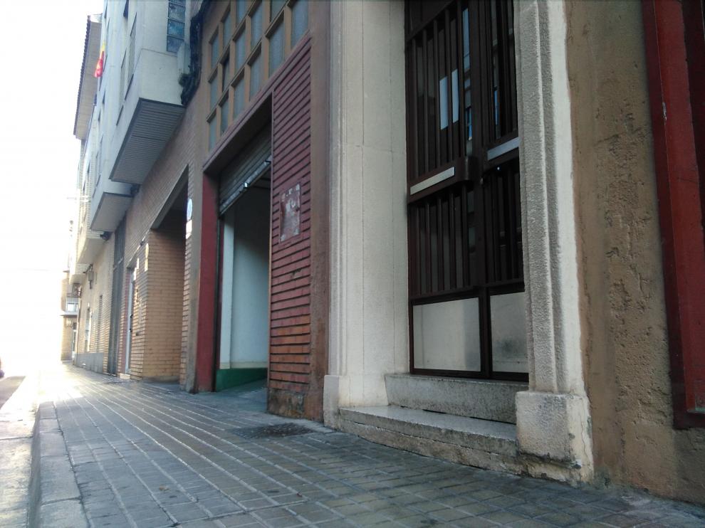 Bloque de la calle Río Huerva en el que viven el anciano y la vecina que dio el aviso para auxiliarle.