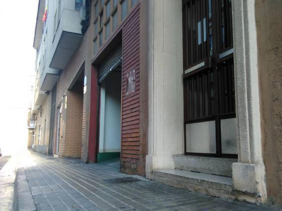Bloque de la calle Río Huerva en el que viven el anciano y la vecina que dio el aviso para auxiliarle.
