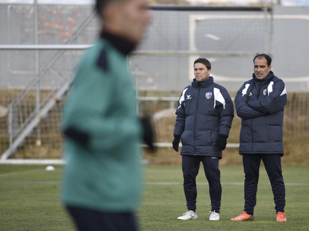 Rubi -izquierda- junto a su ayudante Jaume Torras, dirigen un entrenamiento de esta semana