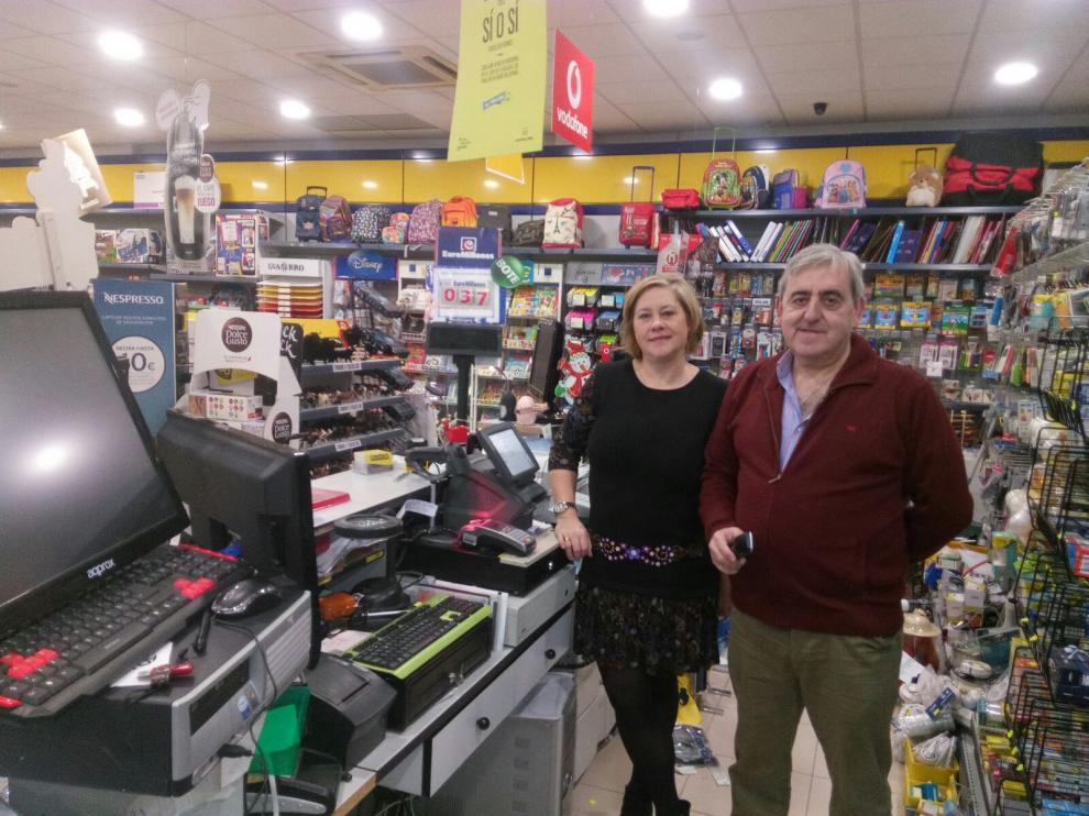 Nieves Arregui y Juanjo Bona, responsables de la administración de Loterías.