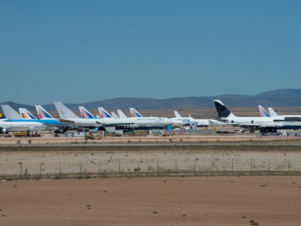 Aviones estacionados en el aeropuerto de Teruel.