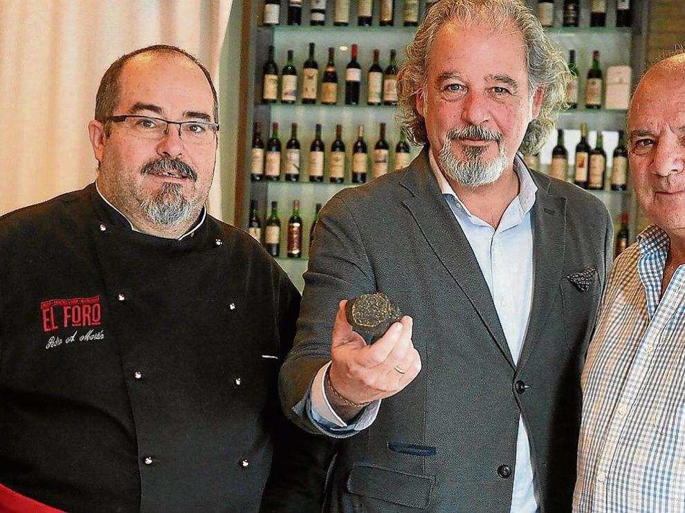 El cocinero Pedro Martín, el empresario Nacho Machín y el truficultor Jesús Supervía.