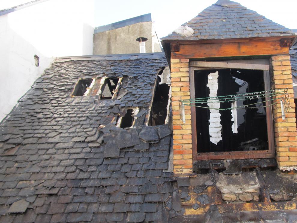 Estado en el que quedó la cubierta del edificio tras el incendio.