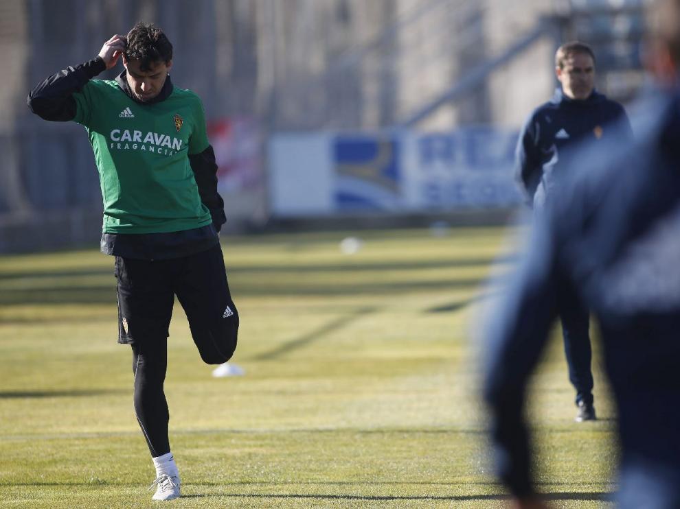 Cristian Álvarez, ejercitándose junto al resto de porteros del Real Zaragoza.