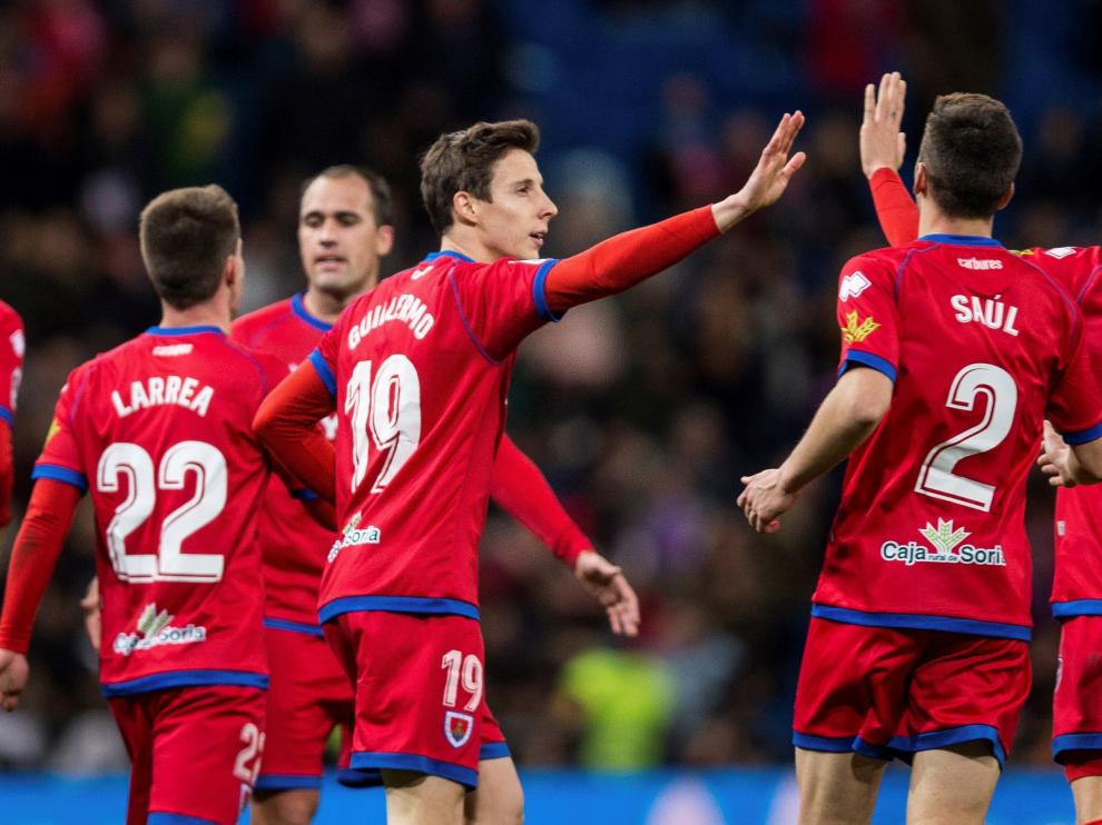 Los jugadores del Numancia celebran uno de los dos goles en el empate de este miércoles en el Bernabéu.