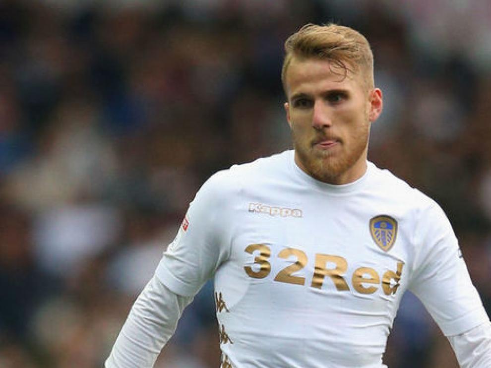 Samu Sáiz durante un partido con el Leeds United de la Championship británica.