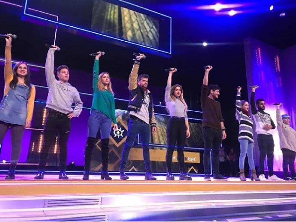 Los nueve concursantes que han abandonado la academia de OT, durante el ensayo de su participación en los premios Forqué en el palacio de Congresos de Zaragoza.