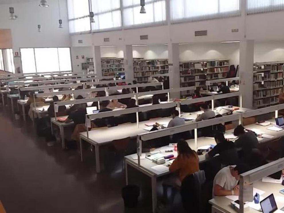 Imagen de estudiantes durante los exámenes de enero.