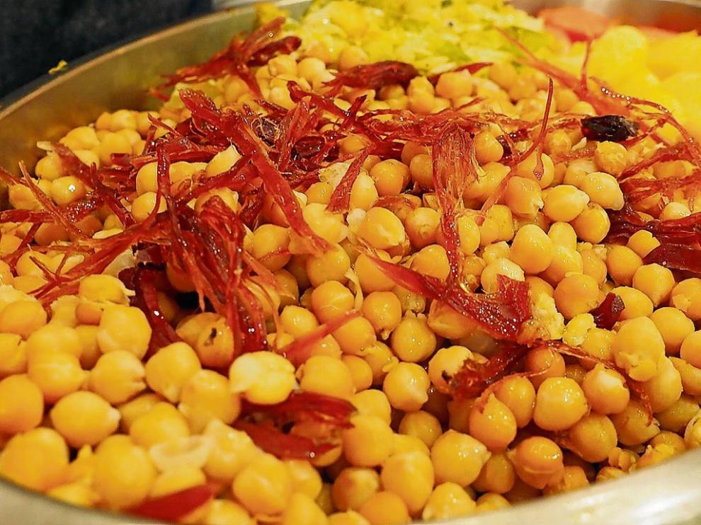 Uno de los 'vuelcos' del cocido que sirven en el restaurante Parrilla Albarracín, en Zaragoza.